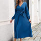 Langes plissiertes Wickelkleid mit Bindegürtel für Damen
